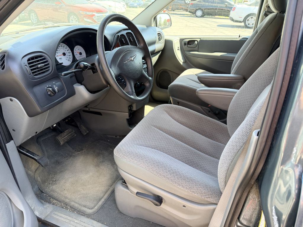 2006 Chrysler Town & Country Image 11