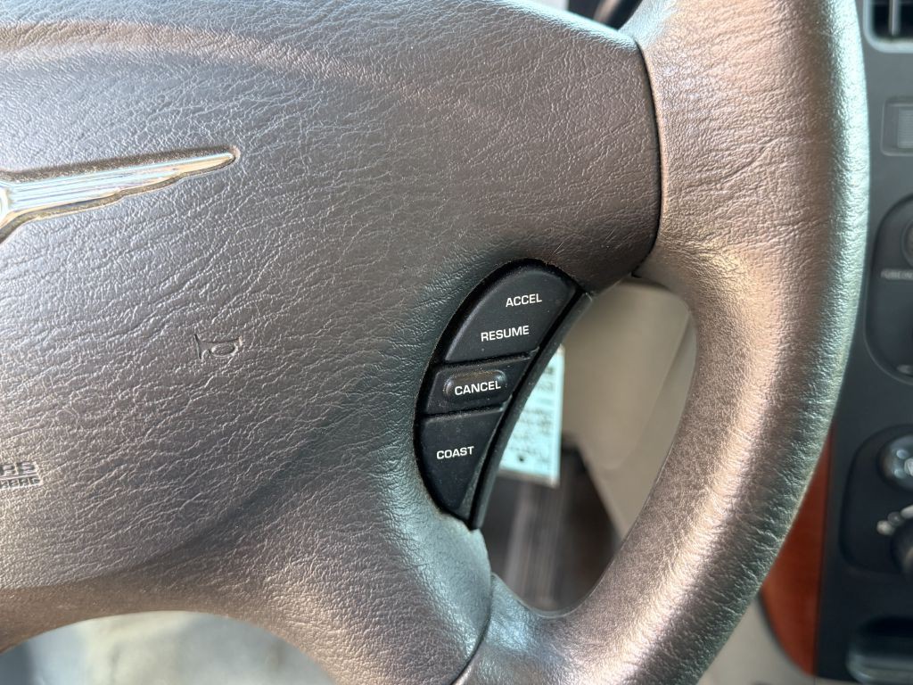 2006 Chrysler Town & Country Image 17