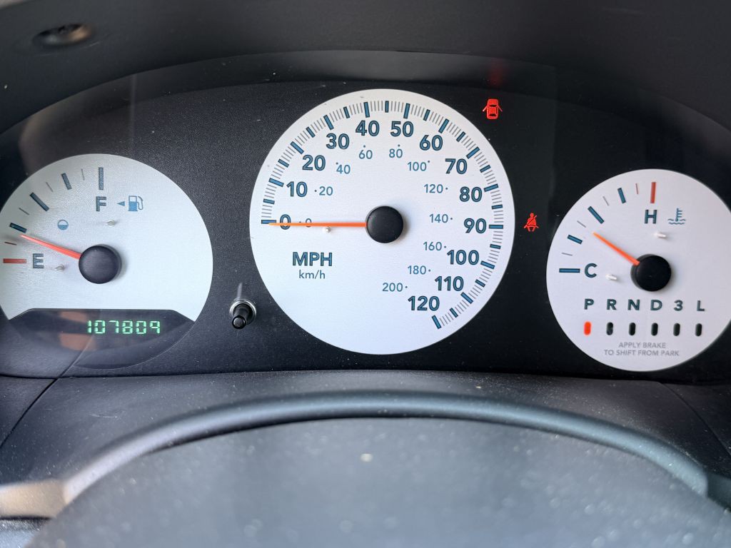 2006 Chrysler Town & Country Image 18