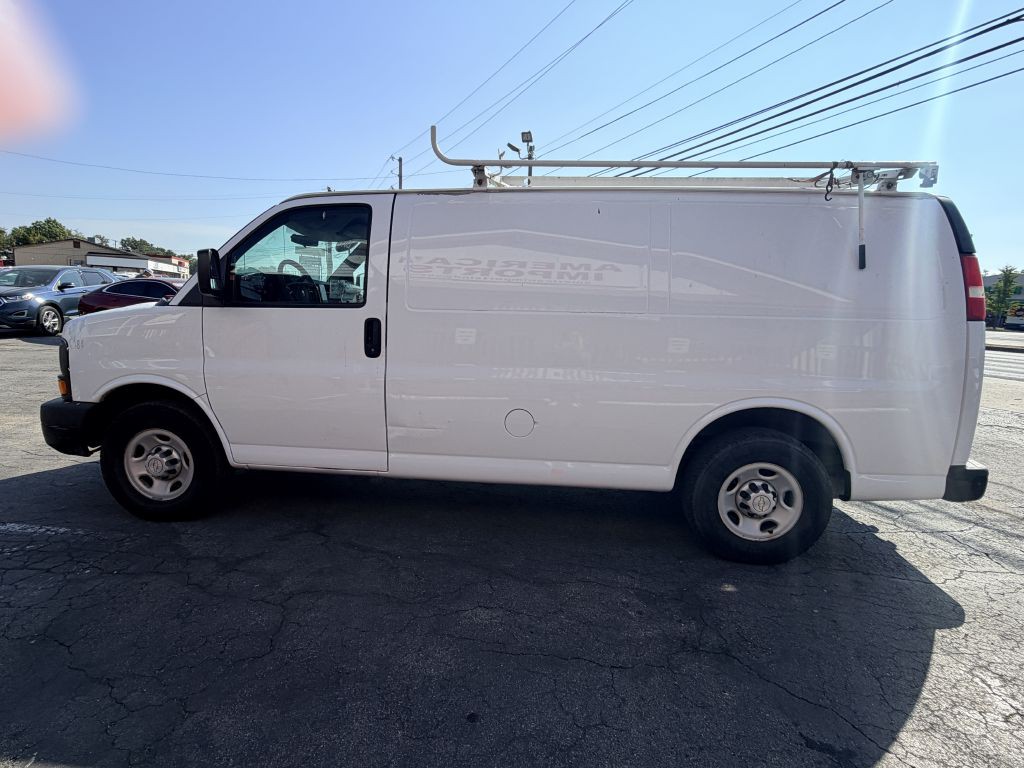 2012 Chevrolet Express Image 3