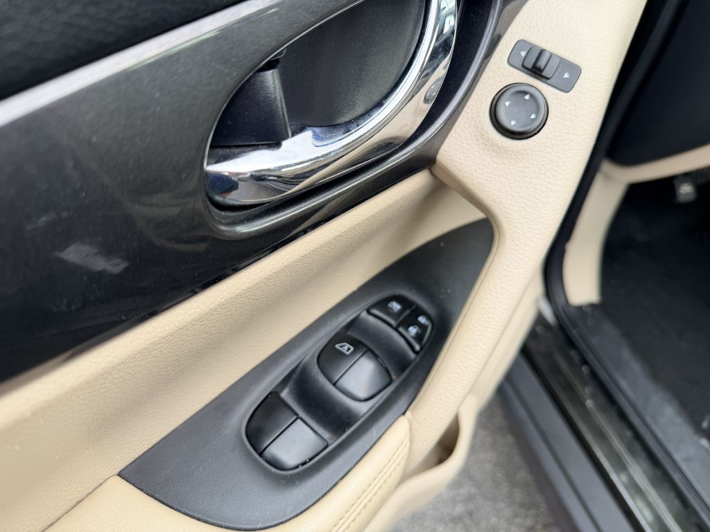 2017 Nissan Rogue Image 8