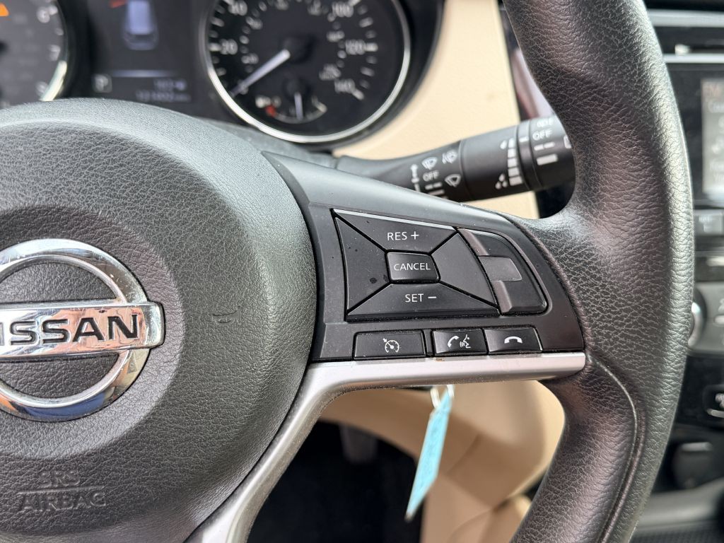 2017 Nissan Rogue Image 16