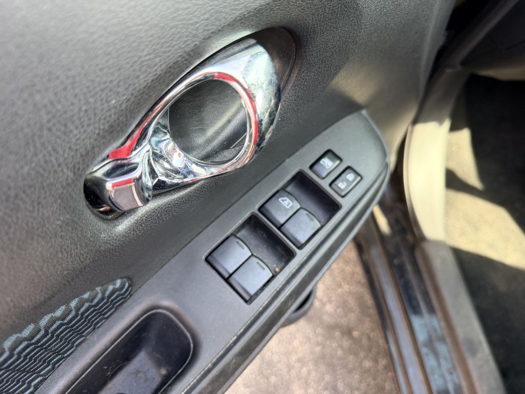 2015 Nissan Versa Image 8