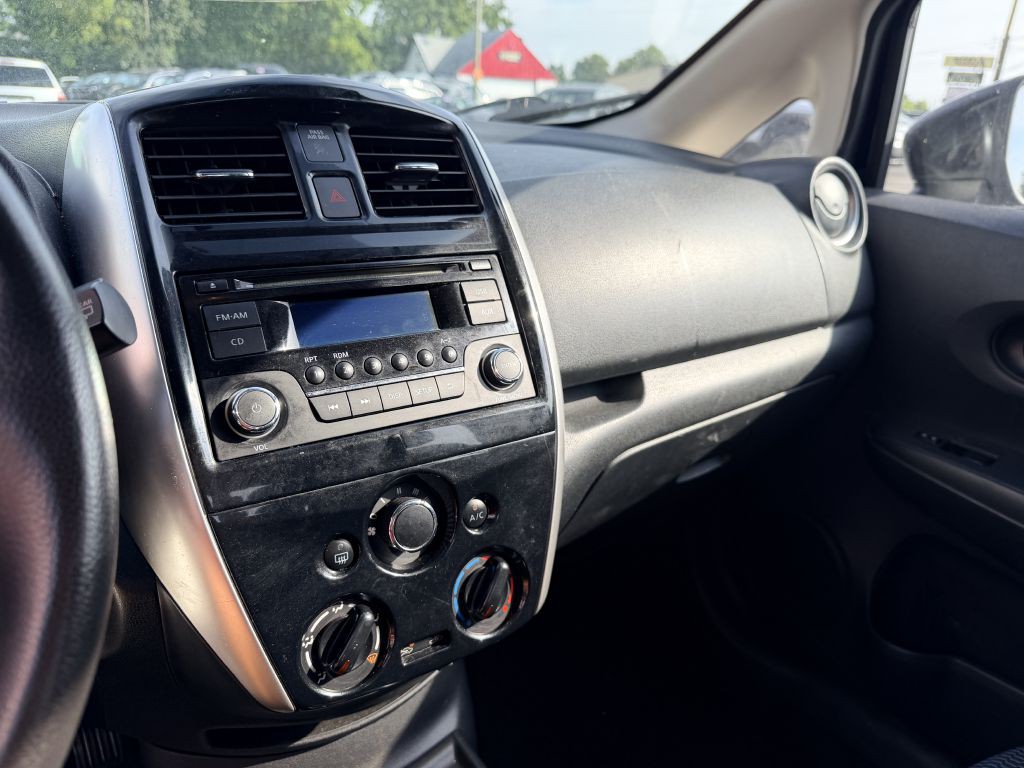 2015 Nissan Versa Image 11