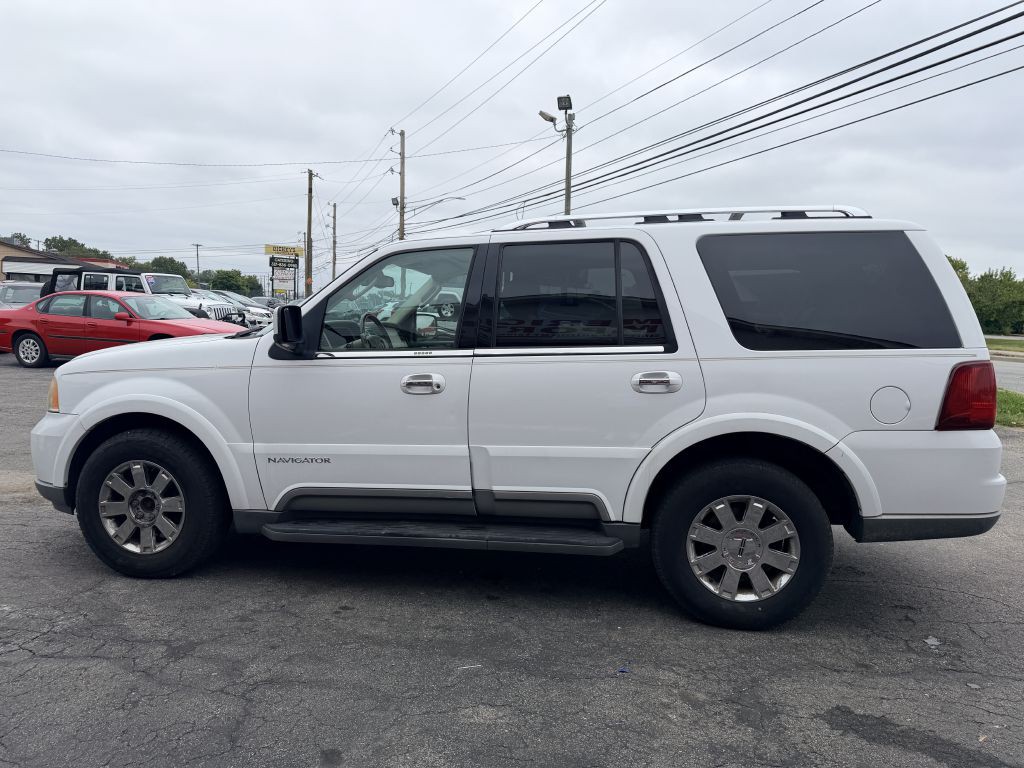 2004 Lincoln Navigator Image 3