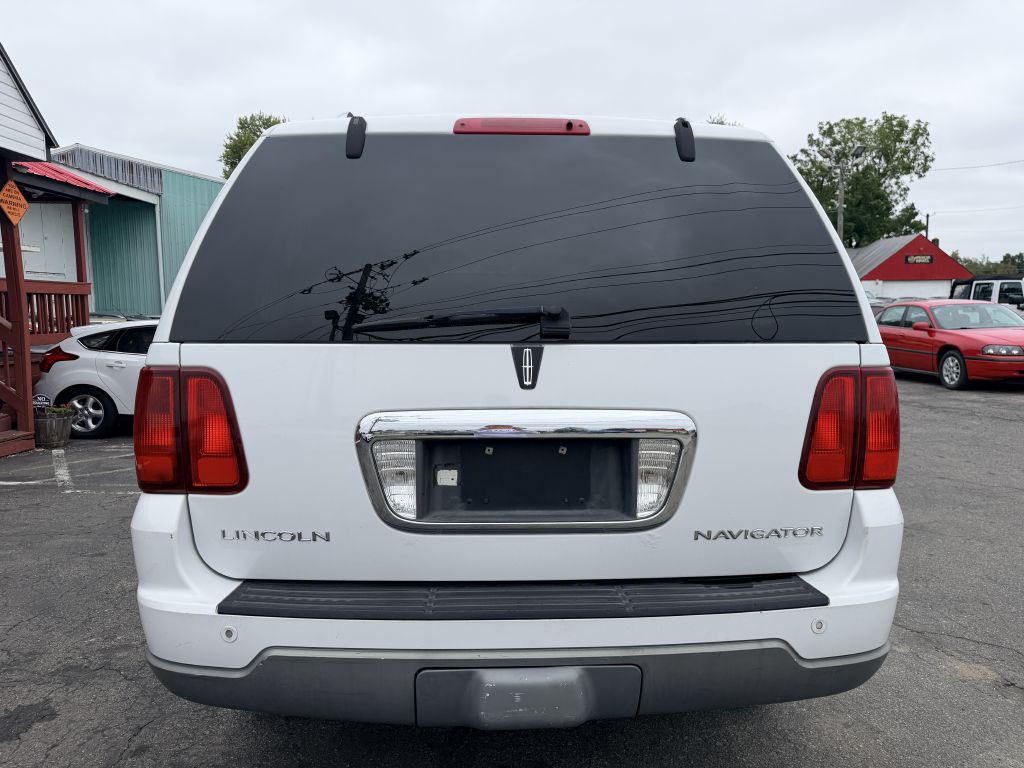 2004 Lincoln Navigator Image 4