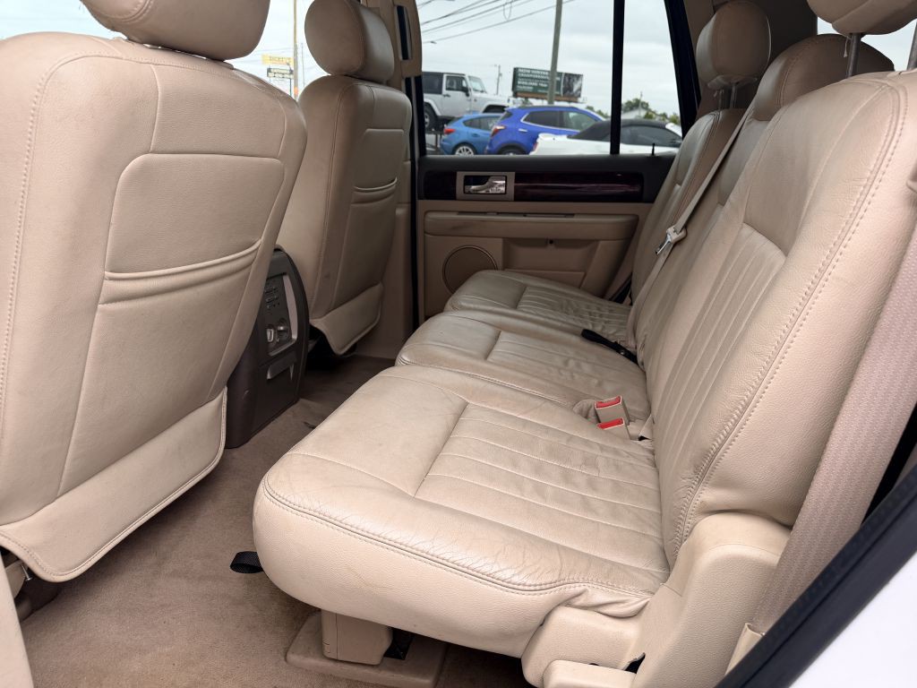 2004 Lincoln Navigator Image 7