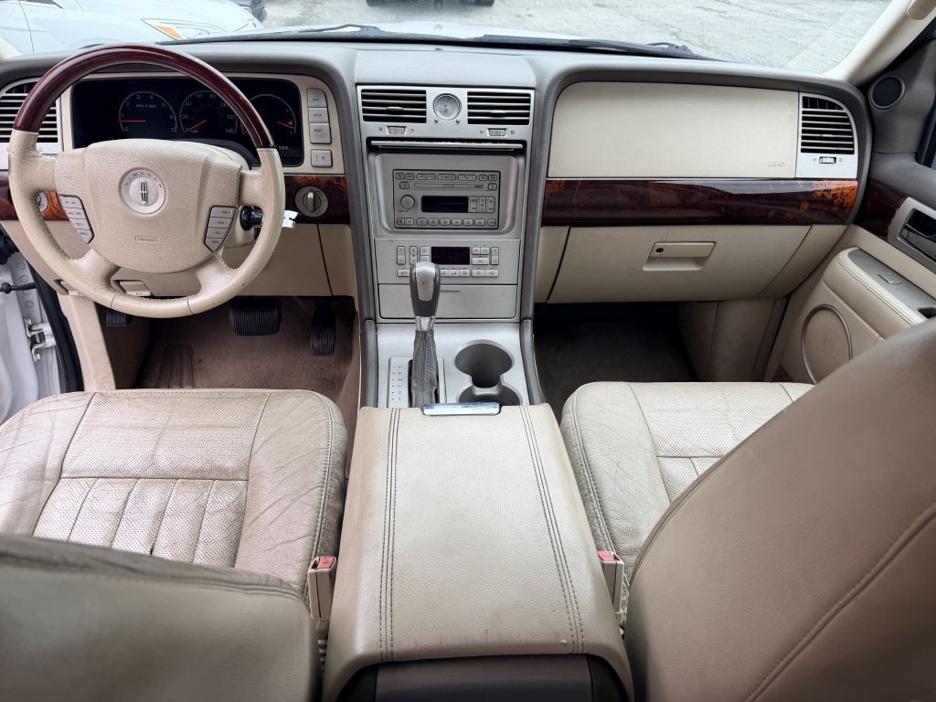 2004 Lincoln Navigator Image 10