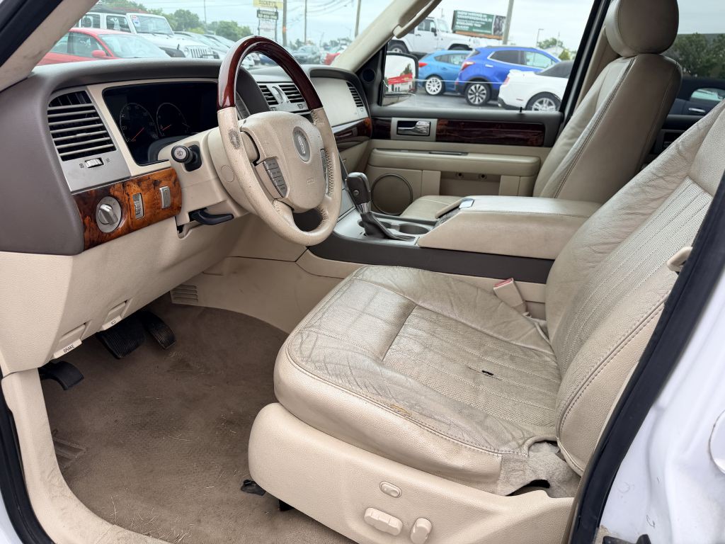 2004 Lincoln Navigator Image 12