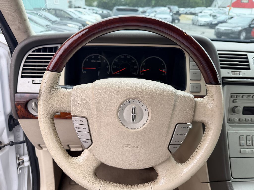 2004 Lincoln Navigator Image 13