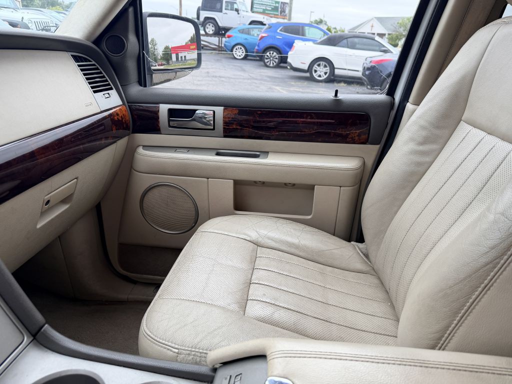 2004 Lincoln Navigator Image 15