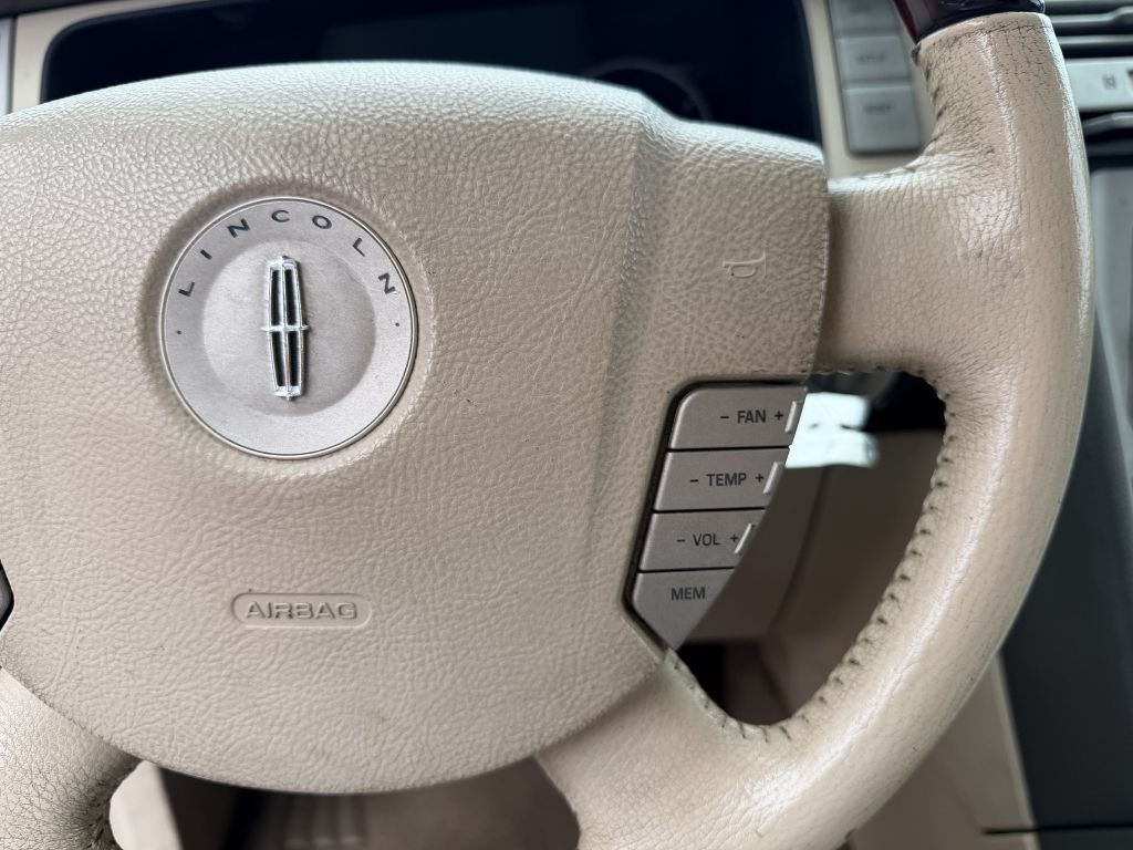 2004 Lincoln Navigator Image 18