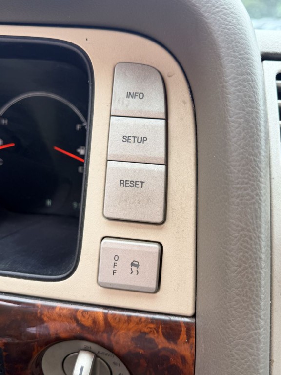 2004 Lincoln Navigator Image 20