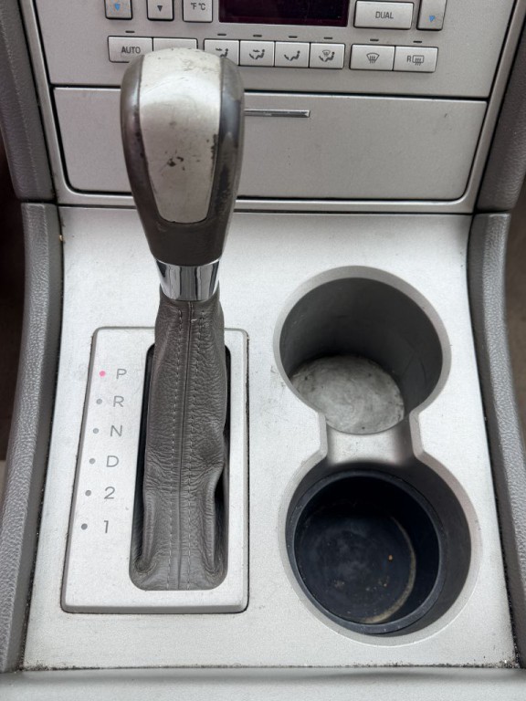 2004 Lincoln Navigator Image 24