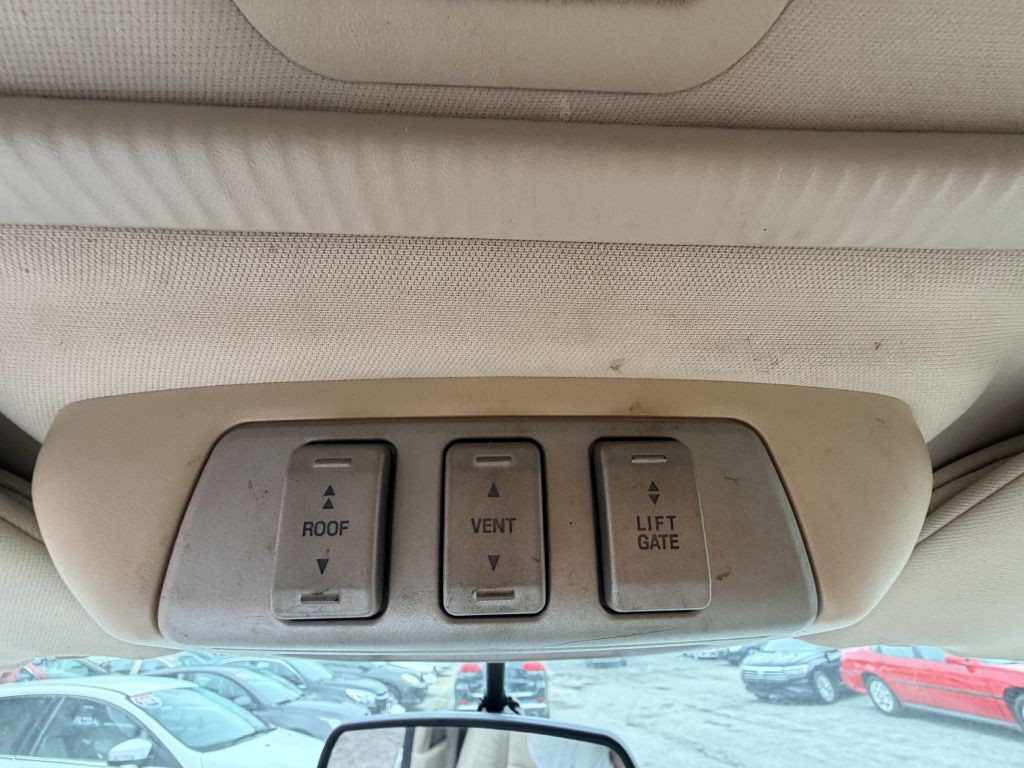 2004 Lincoln Navigator Image 28