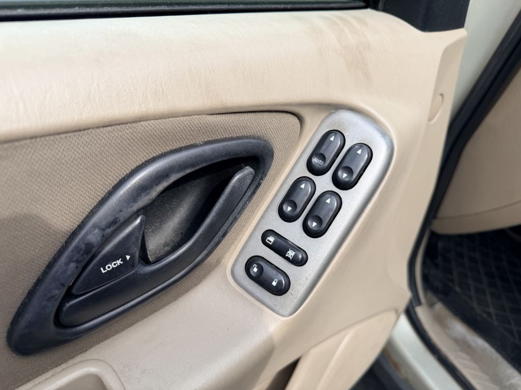 2003 Ford Escape Image 8