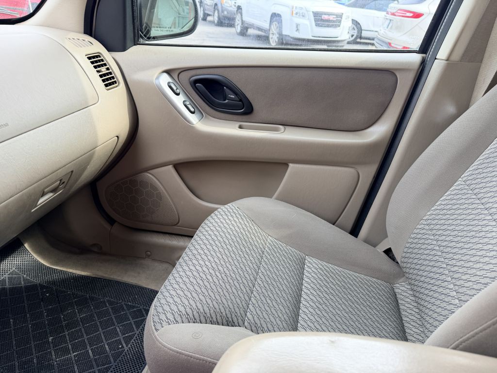 2003 Ford Escape Image 12