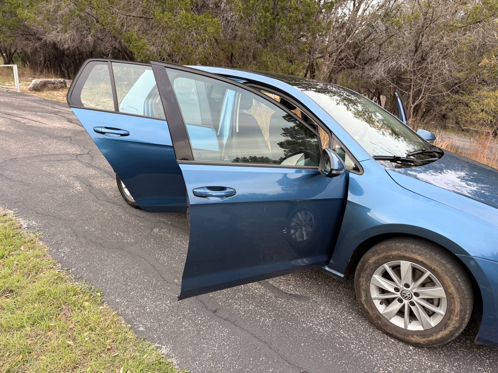 2015 Volkswagen Golf Image 23