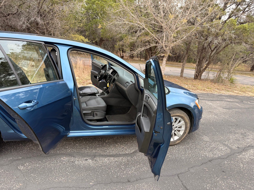 2015 Volkswagen Golf Image 24