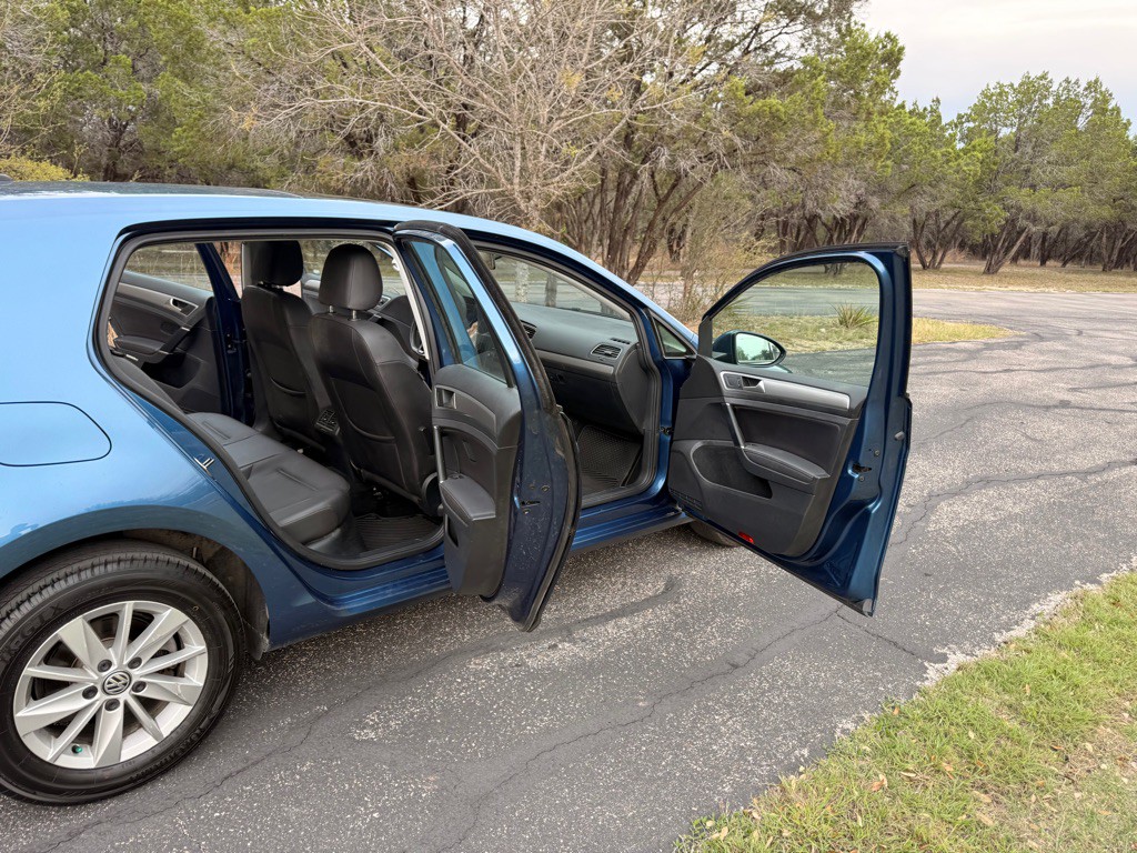 2015 Volkswagen Golf Image 25