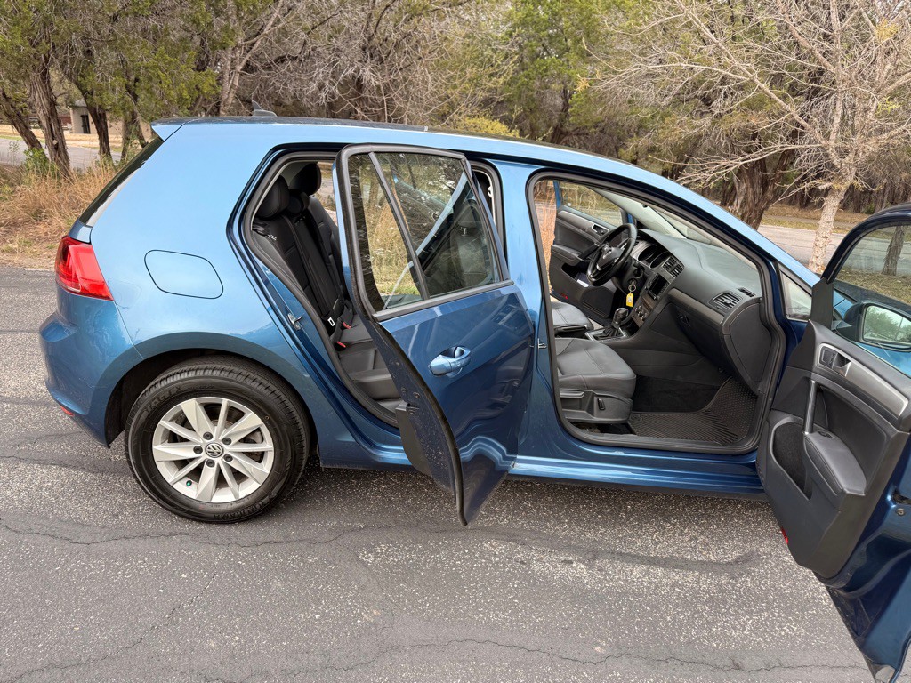 2015 Volkswagen Golf Image 26