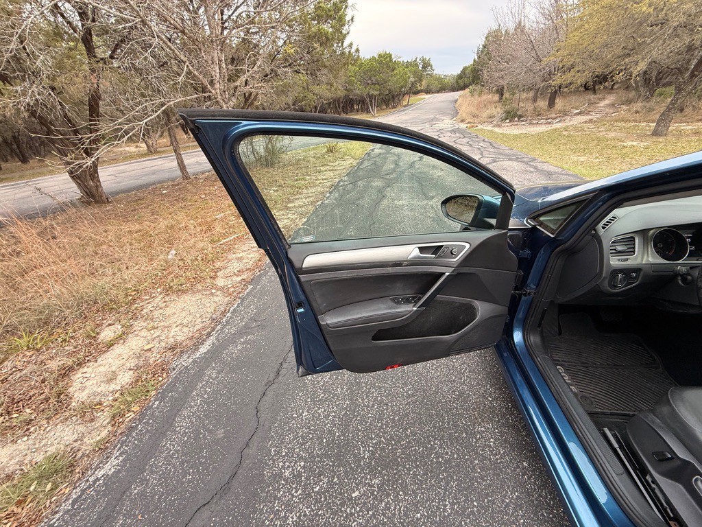 2015 Volkswagen Golf Image 27