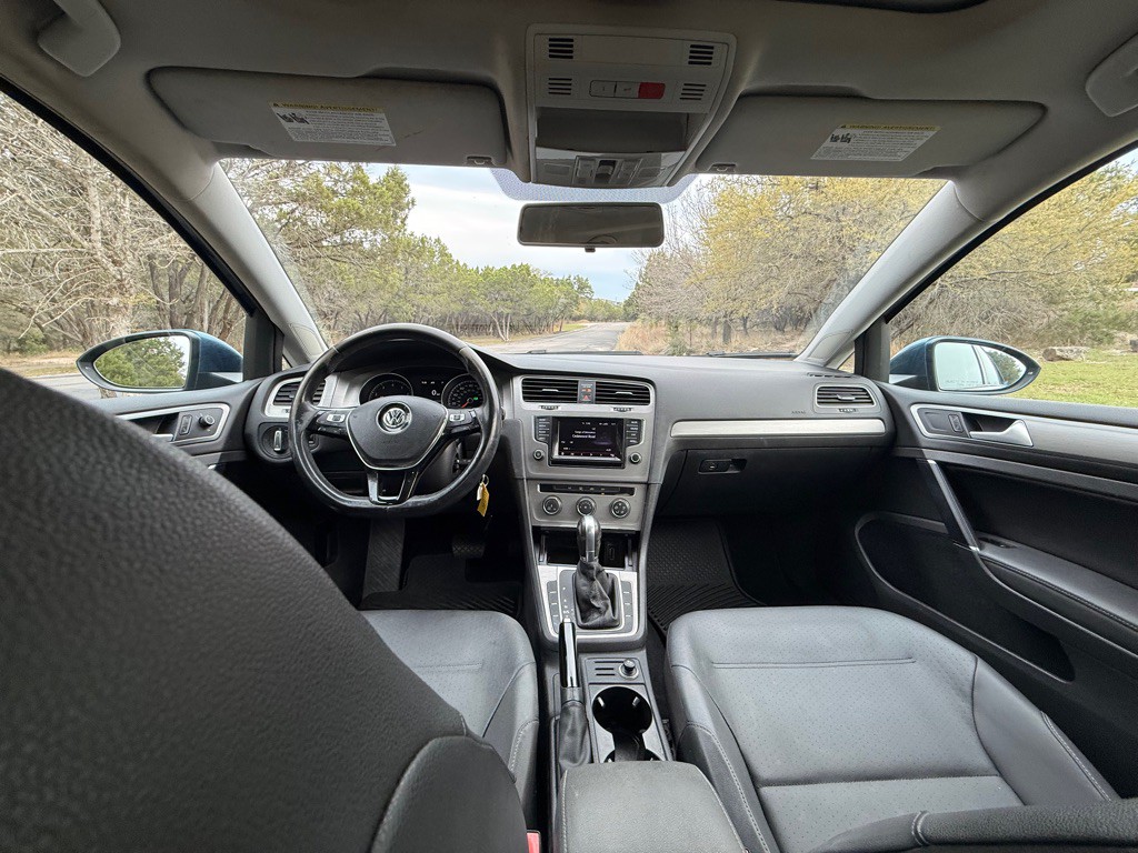 2015 Volkswagen Golf Image 35