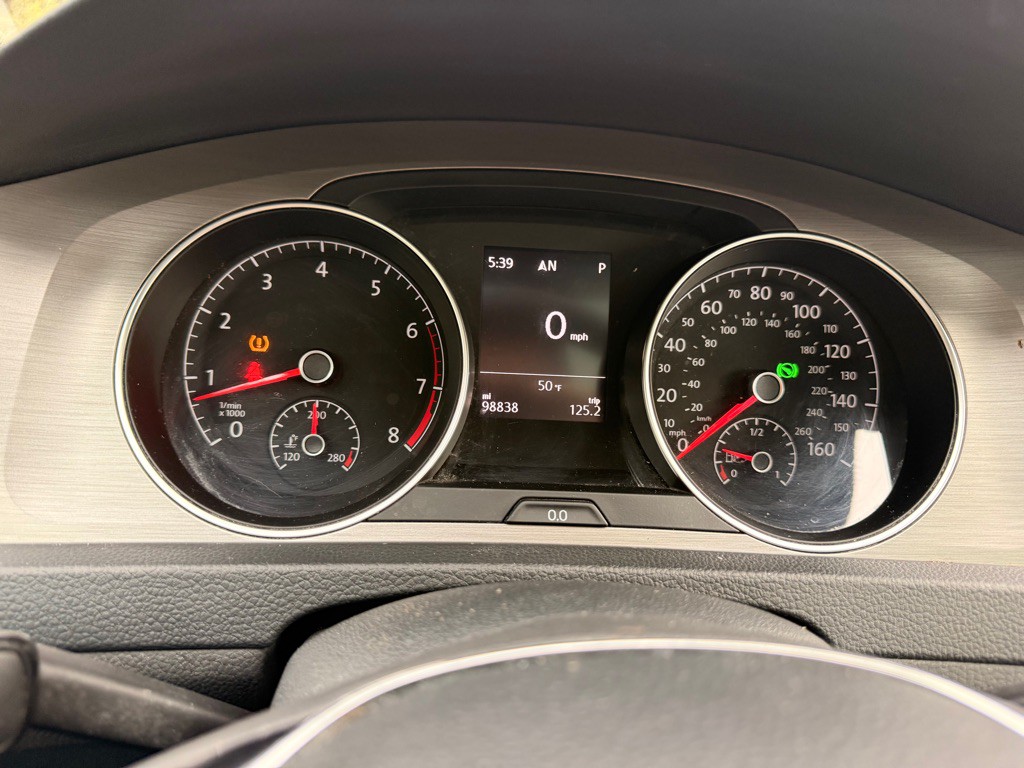 2015 Volkswagen Golf Image 37