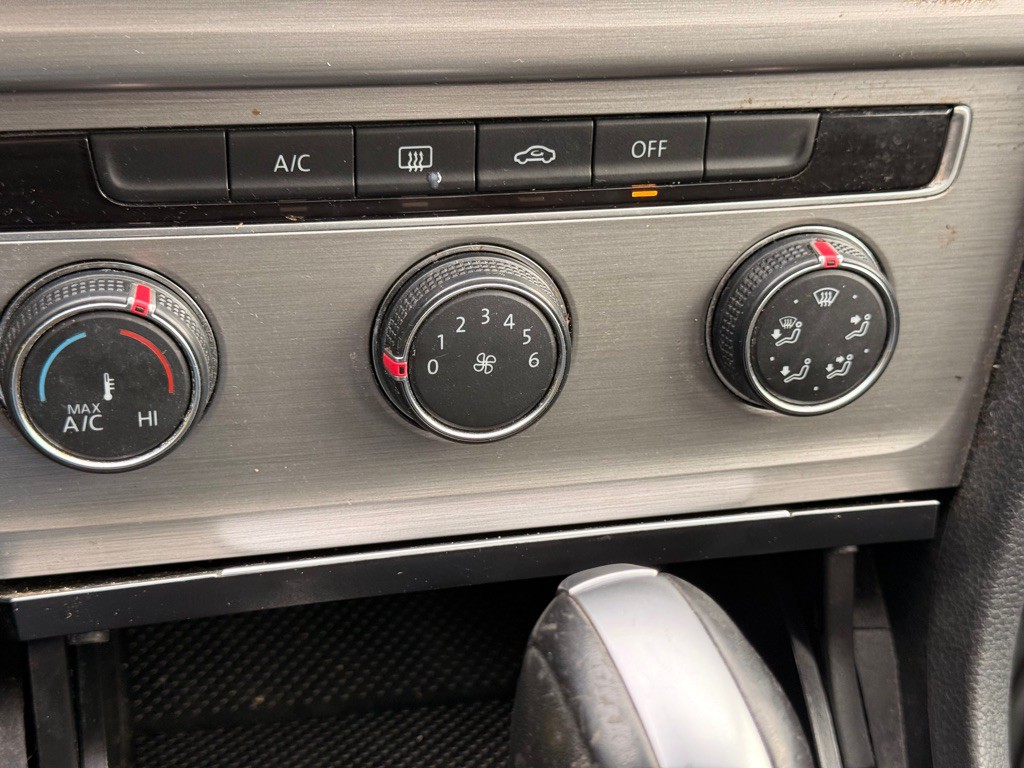 2015 Volkswagen Golf Image 39