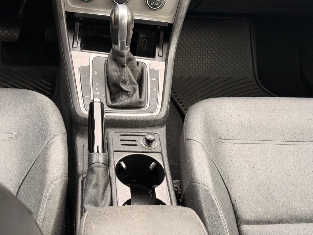 2015 Volkswagen Golf Image 47