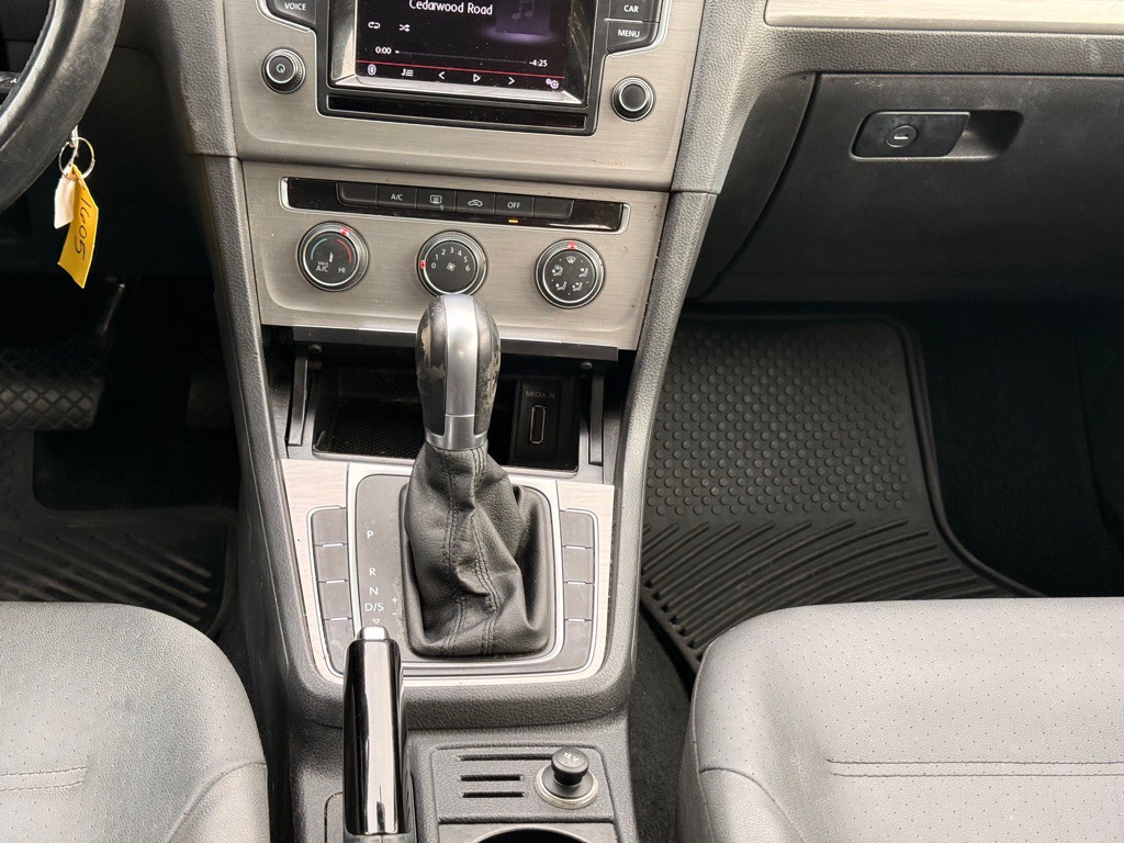 2015 Volkswagen Golf Image 48