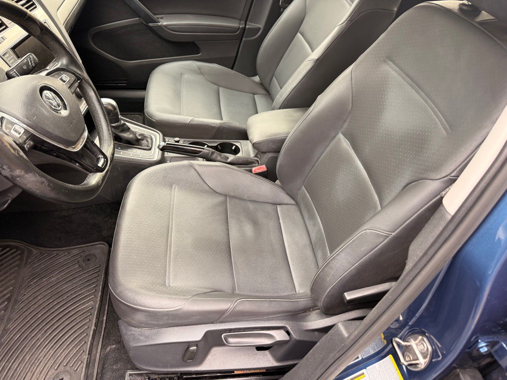 2015 Volkswagen Golf Image 50