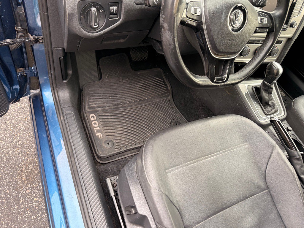 2015 Volkswagen Golf Image 52