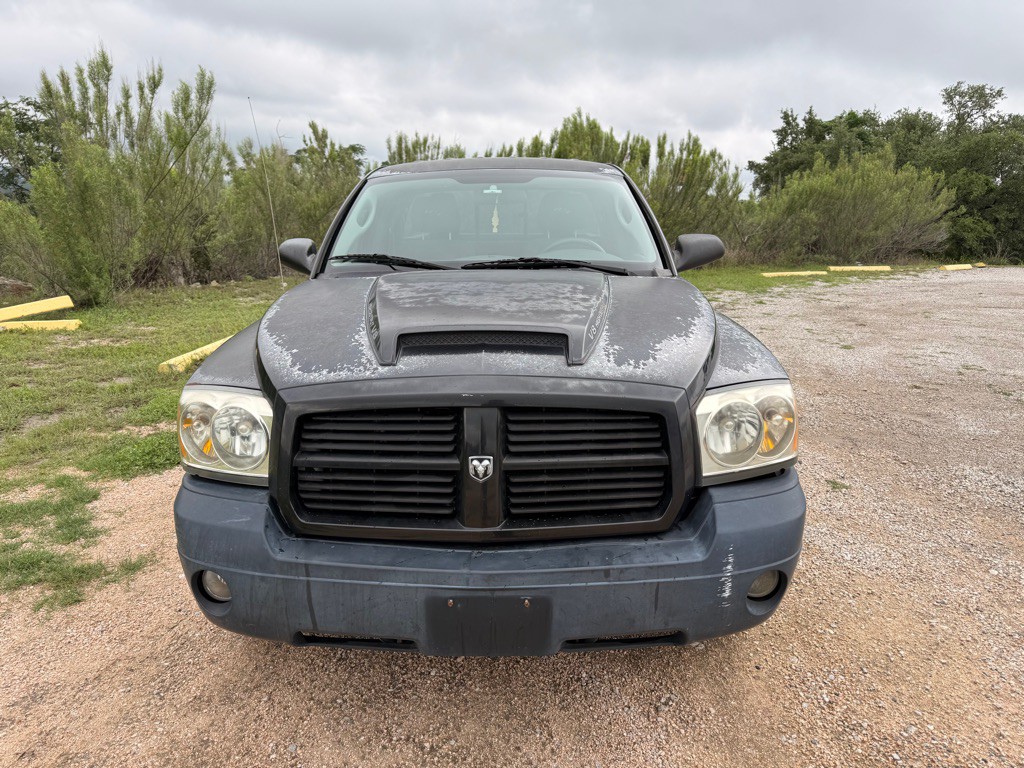 2006 Dodge Dakota Image 2