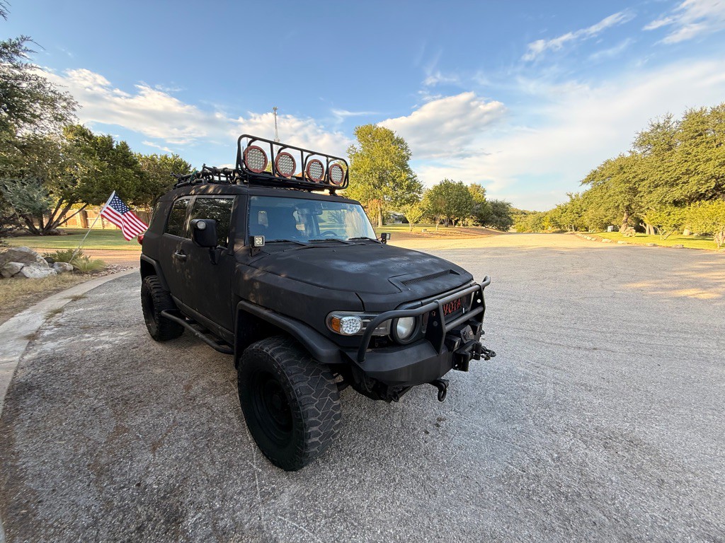 2010 Toyota FJ Cruiser Image 2