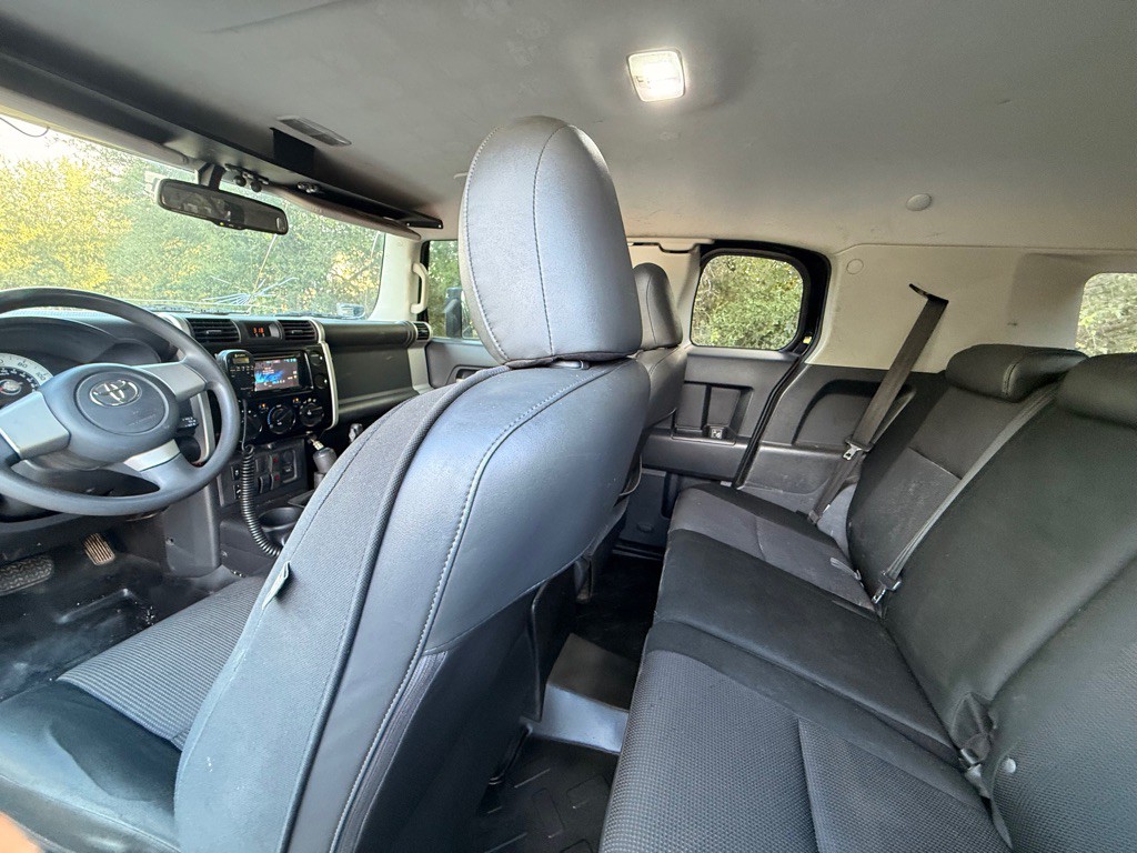 2010 Toyota FJ Cruiser Image 42