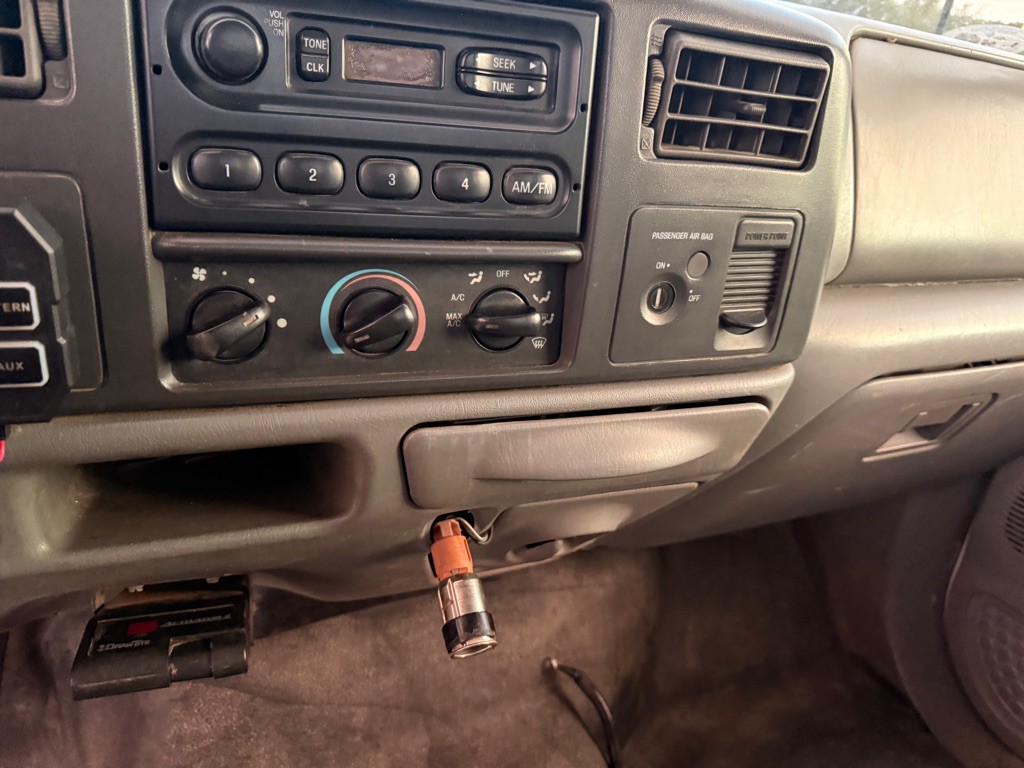 2002 Ford F-350 Image 25