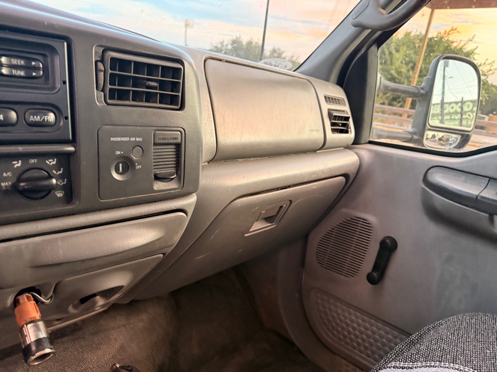 2002 Ford F-350 Image 26