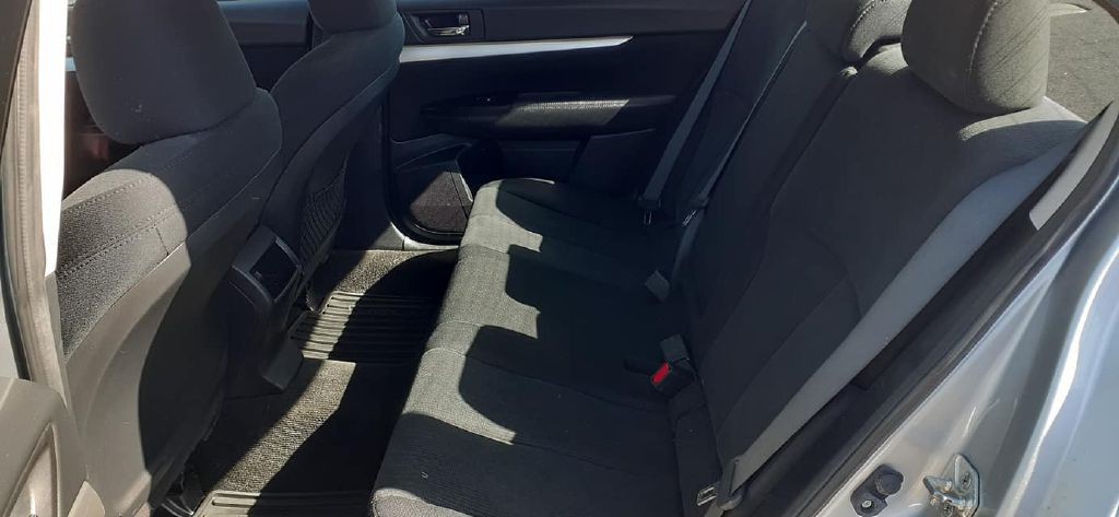 2013 Subaru Legacy Image 6