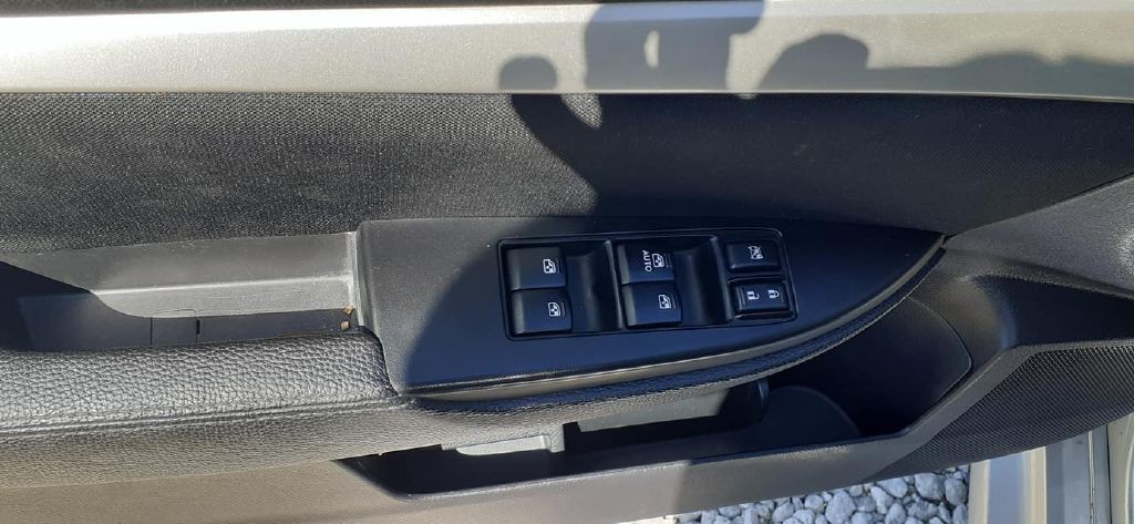 2013 Subaru Legacy Image 8