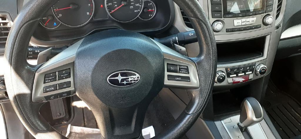 2013 Subaru Legacy Image 9