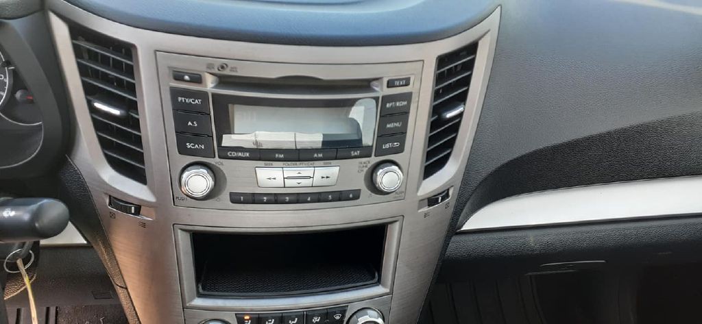 2013 Subaru Legacy Image 10