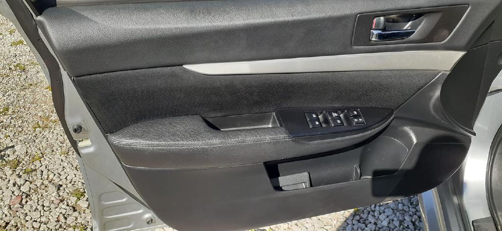 2013 Subaru Legacy Image 16