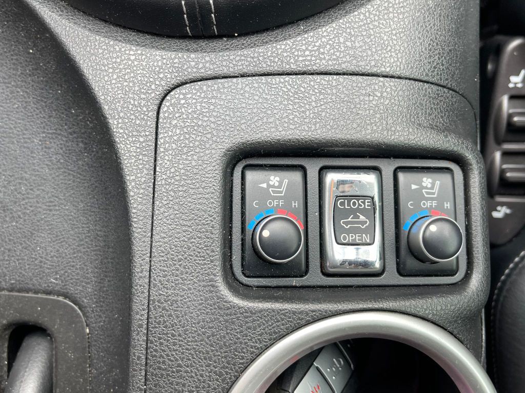 2012 Nissan 370Z Image 24