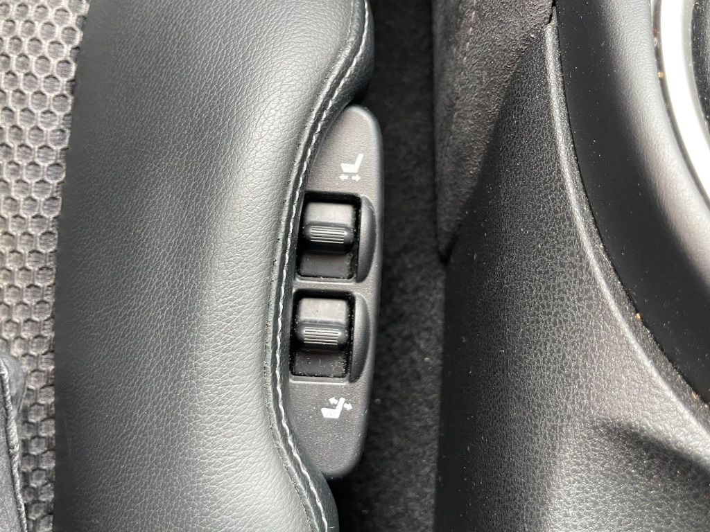 2012 Nissan 370Z Image 33