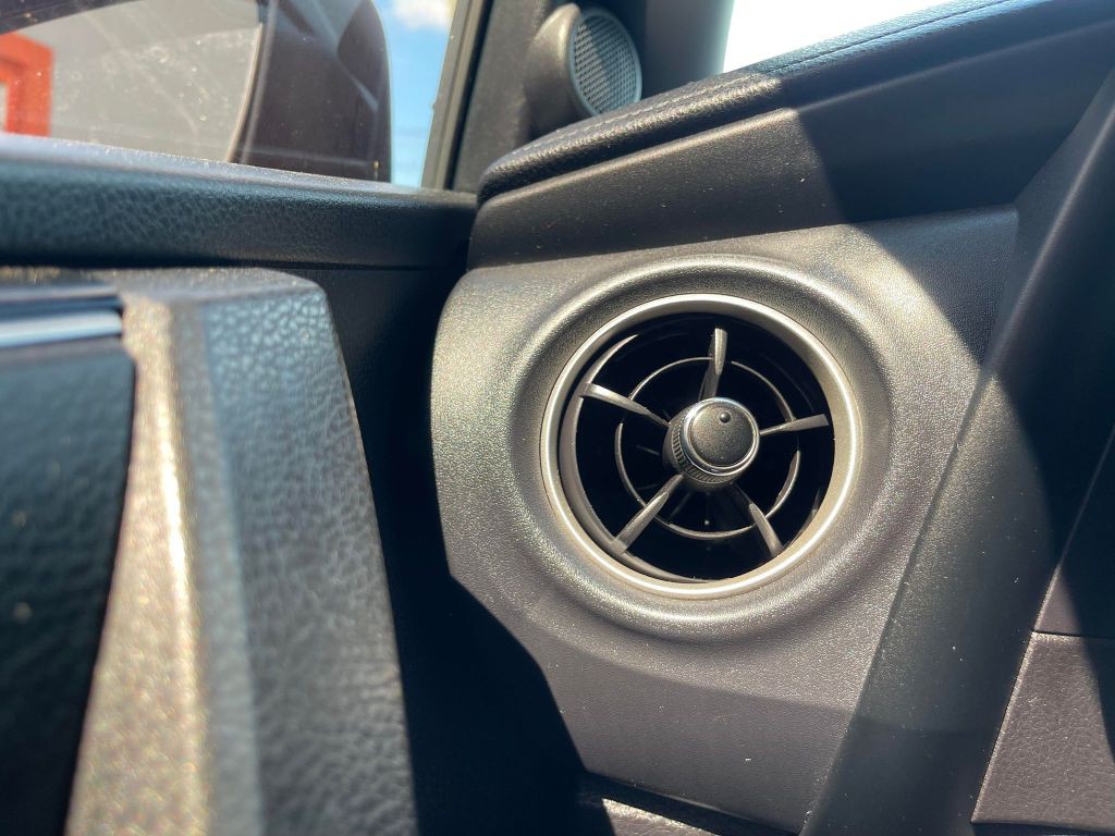 2019 Toyota Corolla Image 20