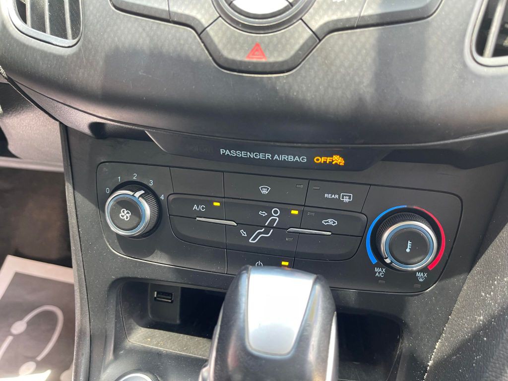 2016 Ford Focus Image 15