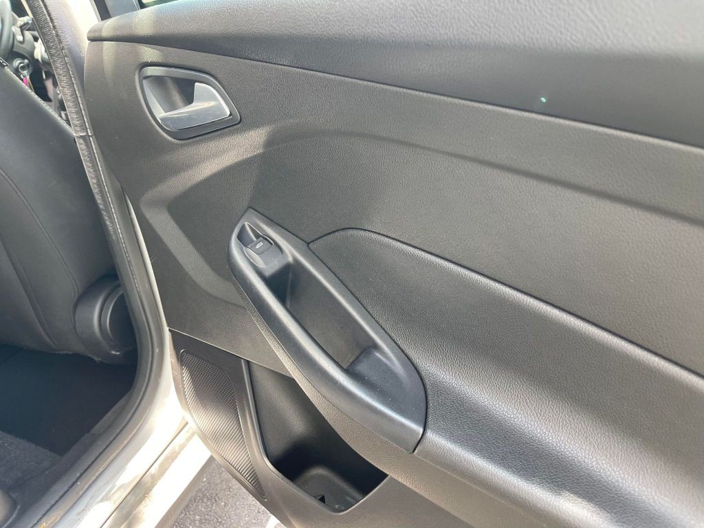 2016 Ford Focus Image 21