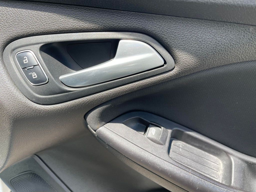 2016 Ford Focus Image 25