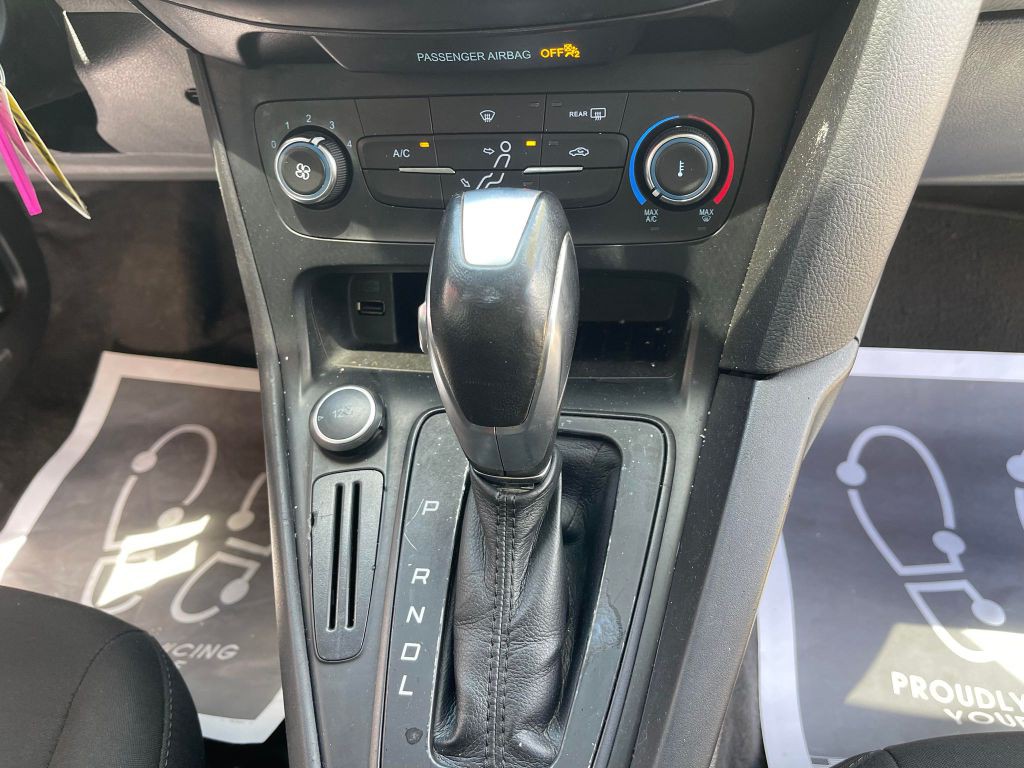 2016 Ford Focus Image 30